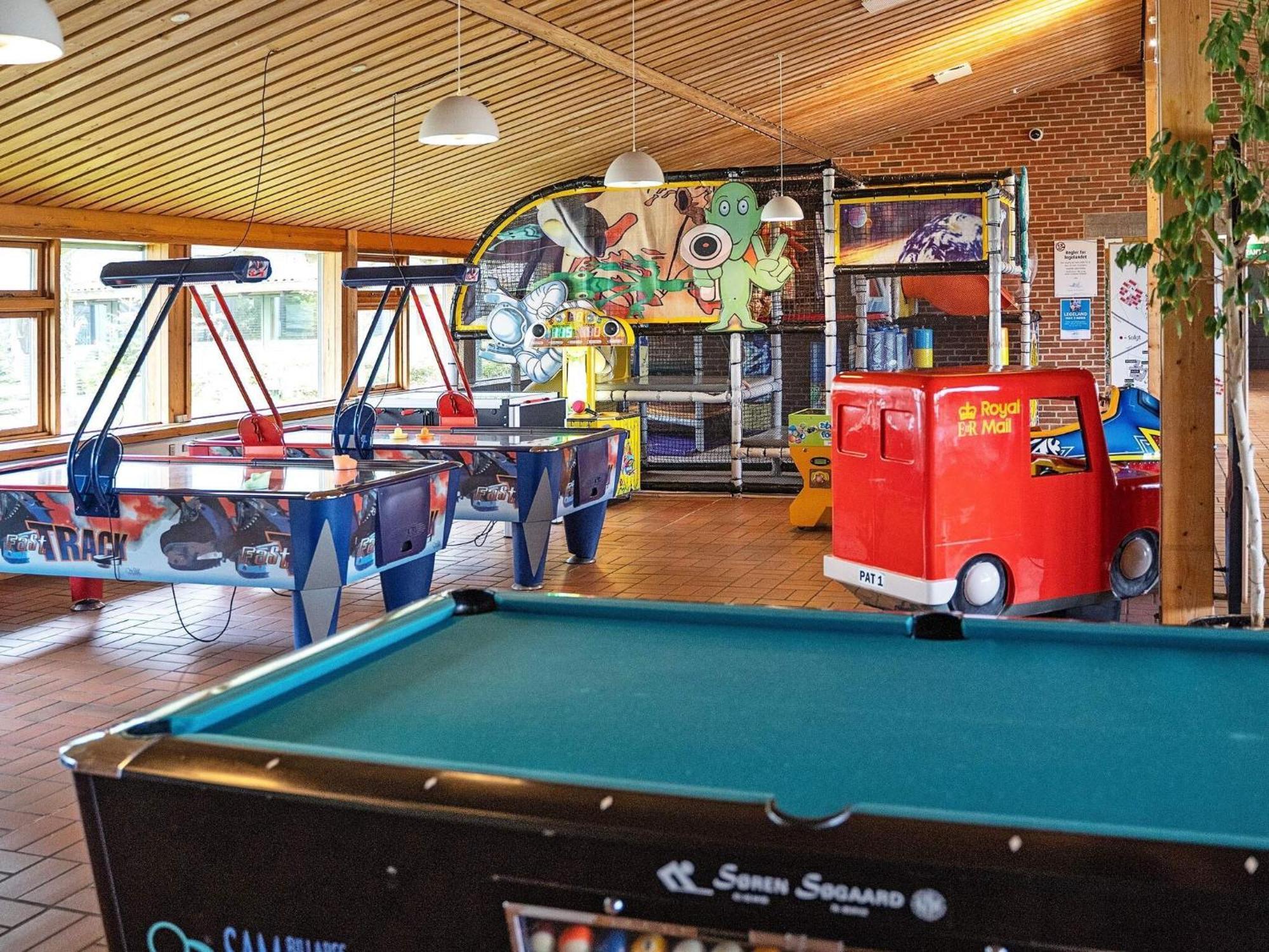 6 Person Holiday Home On A Holiday Park In Гиллеляйе Экстерьер фото